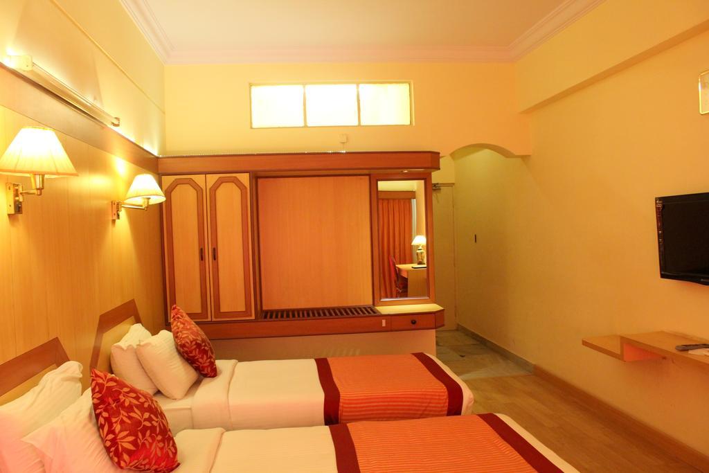 Hotel Yasodha Towers Hosūr Zewnętrze zdjęcie