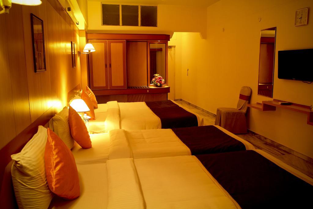Hotel Yasodha Towers Hosūr Zewnętrze zdjęcie